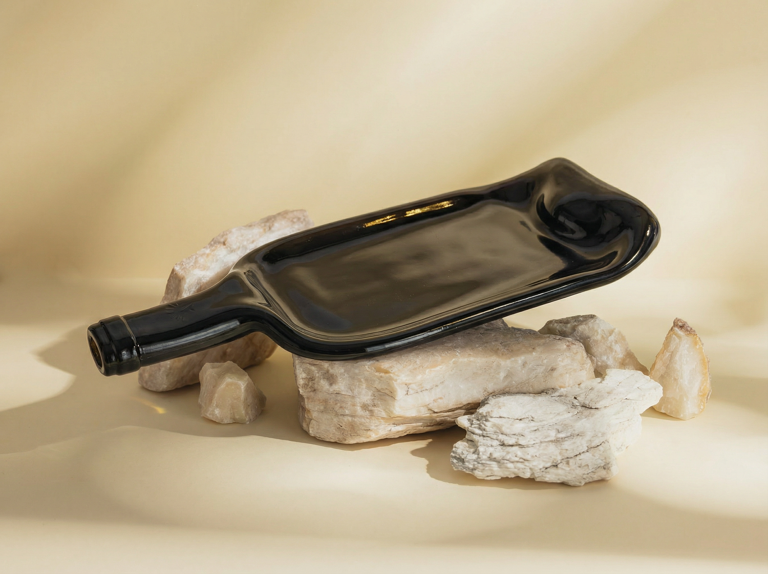 Plateau | Bouteille de vin écrasée