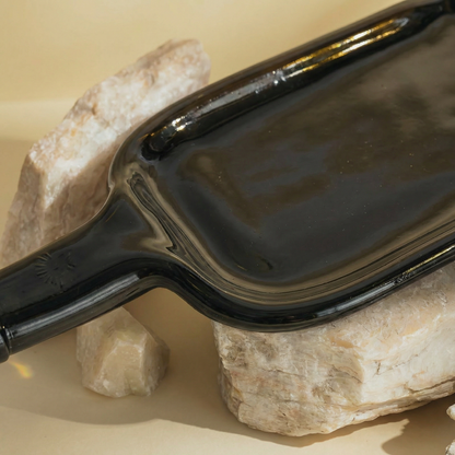 Plateau | Bouteille de vin écrasée
