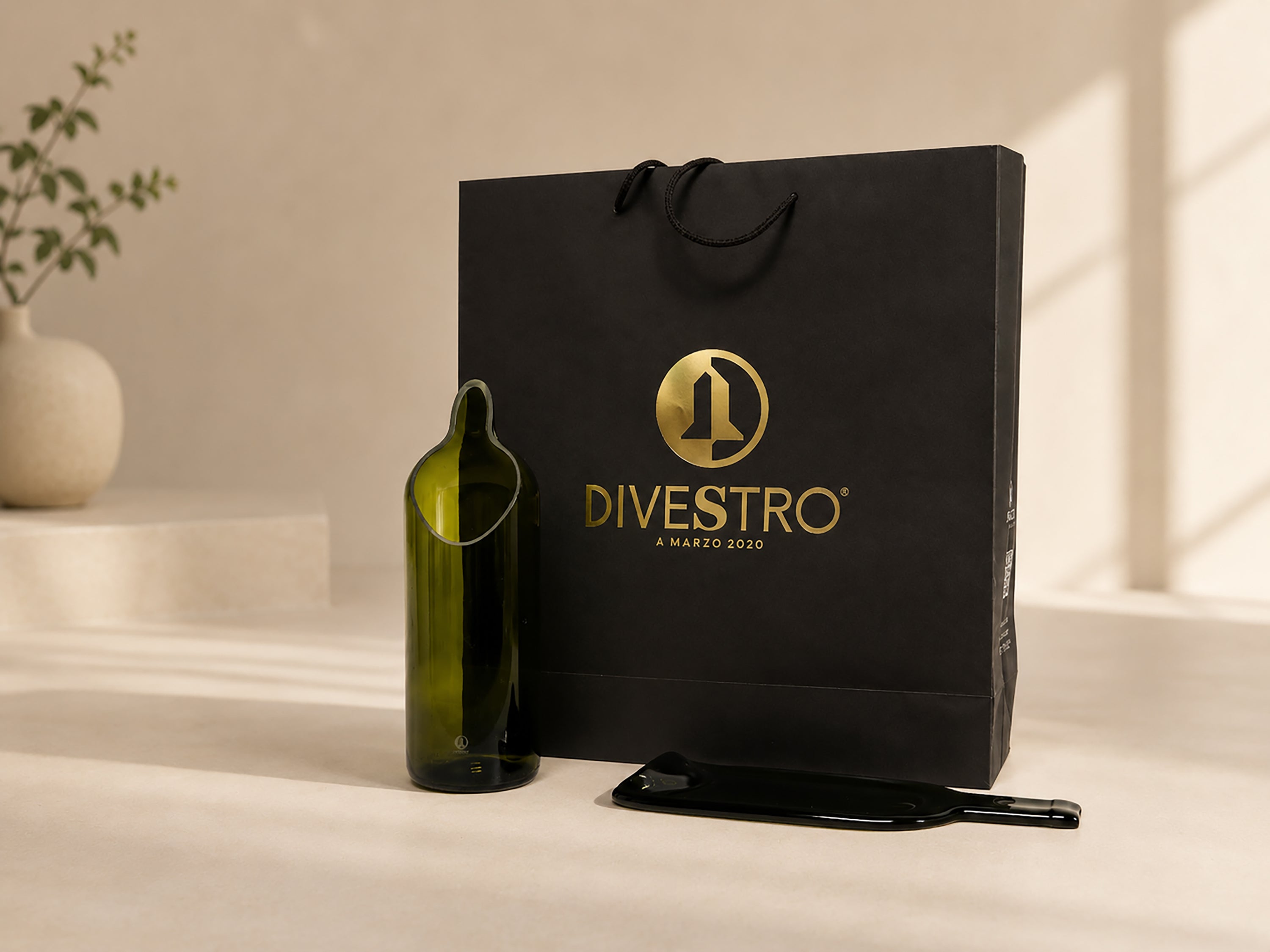 Brocca di Design in Vetro Riciclato: Eleganza Sostenibile