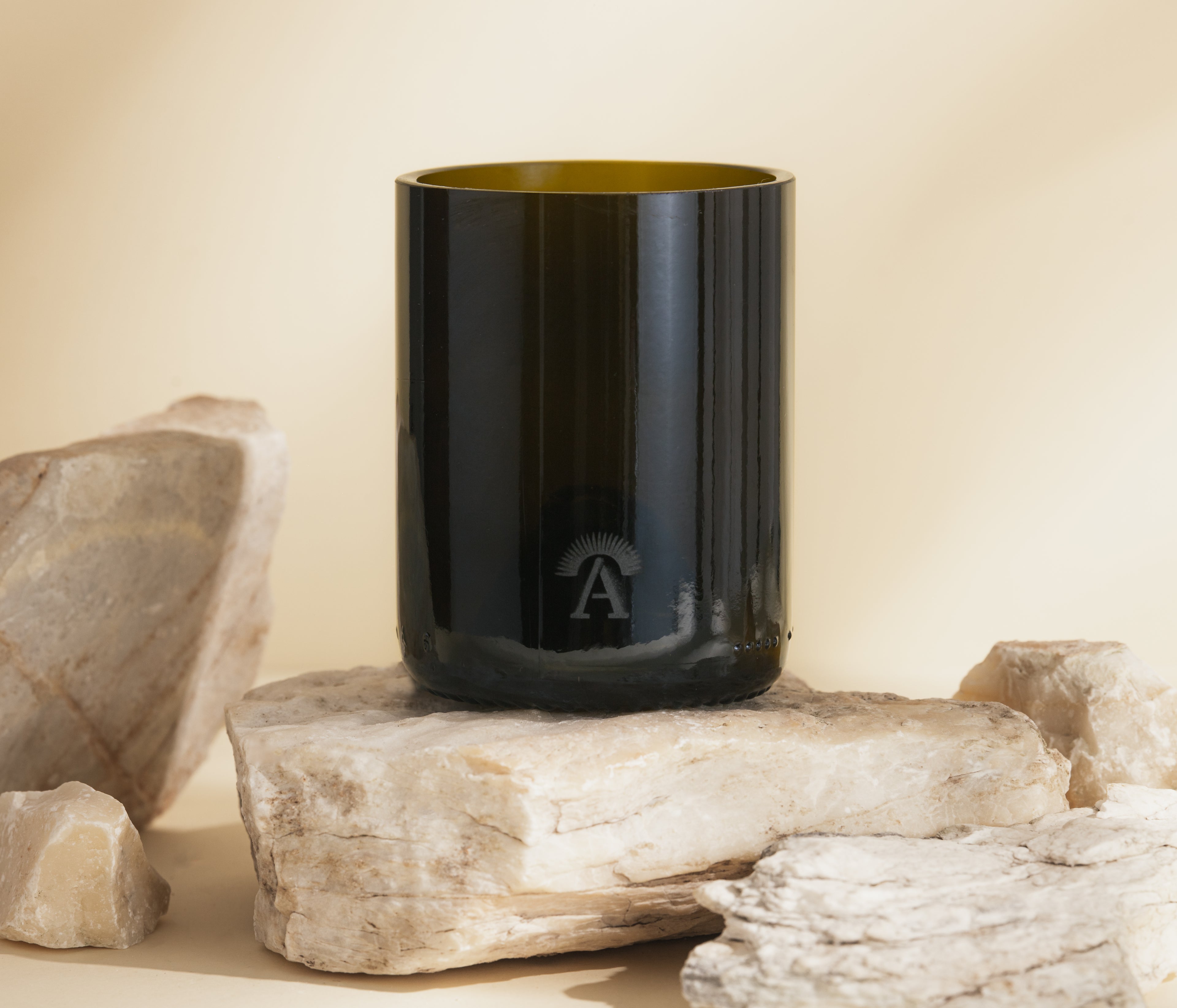 Ensemble de 6 verres noirs et pichet noir