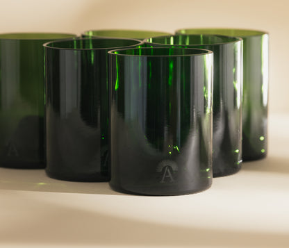 Ensemble de 6 verres verts et pichet vert