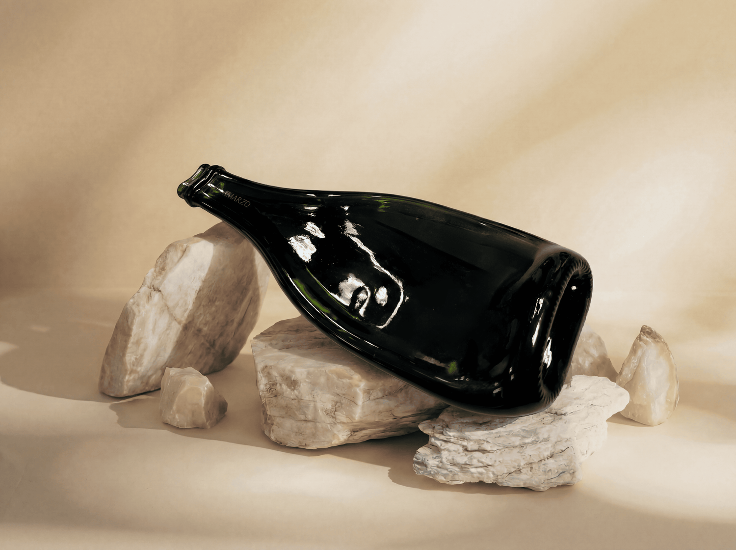 Plateau | Bouteille de vin écrasée