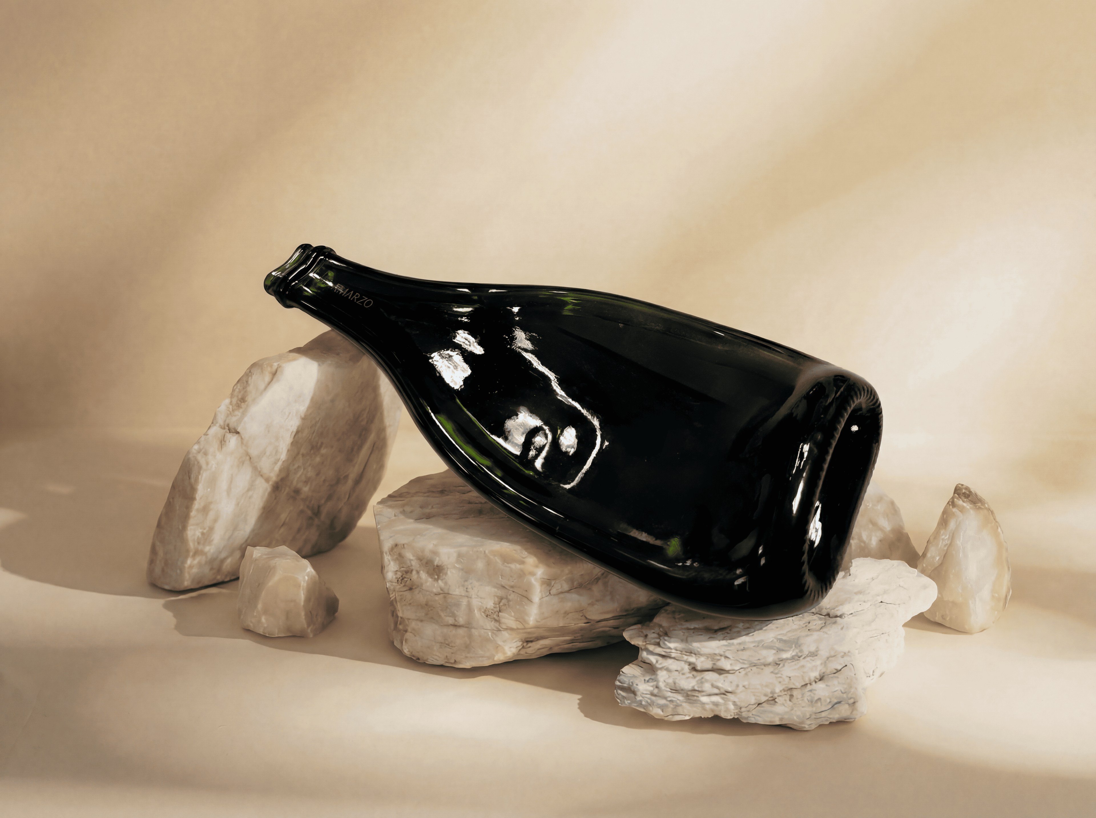 Plateau | Bouteille de vin écrasée