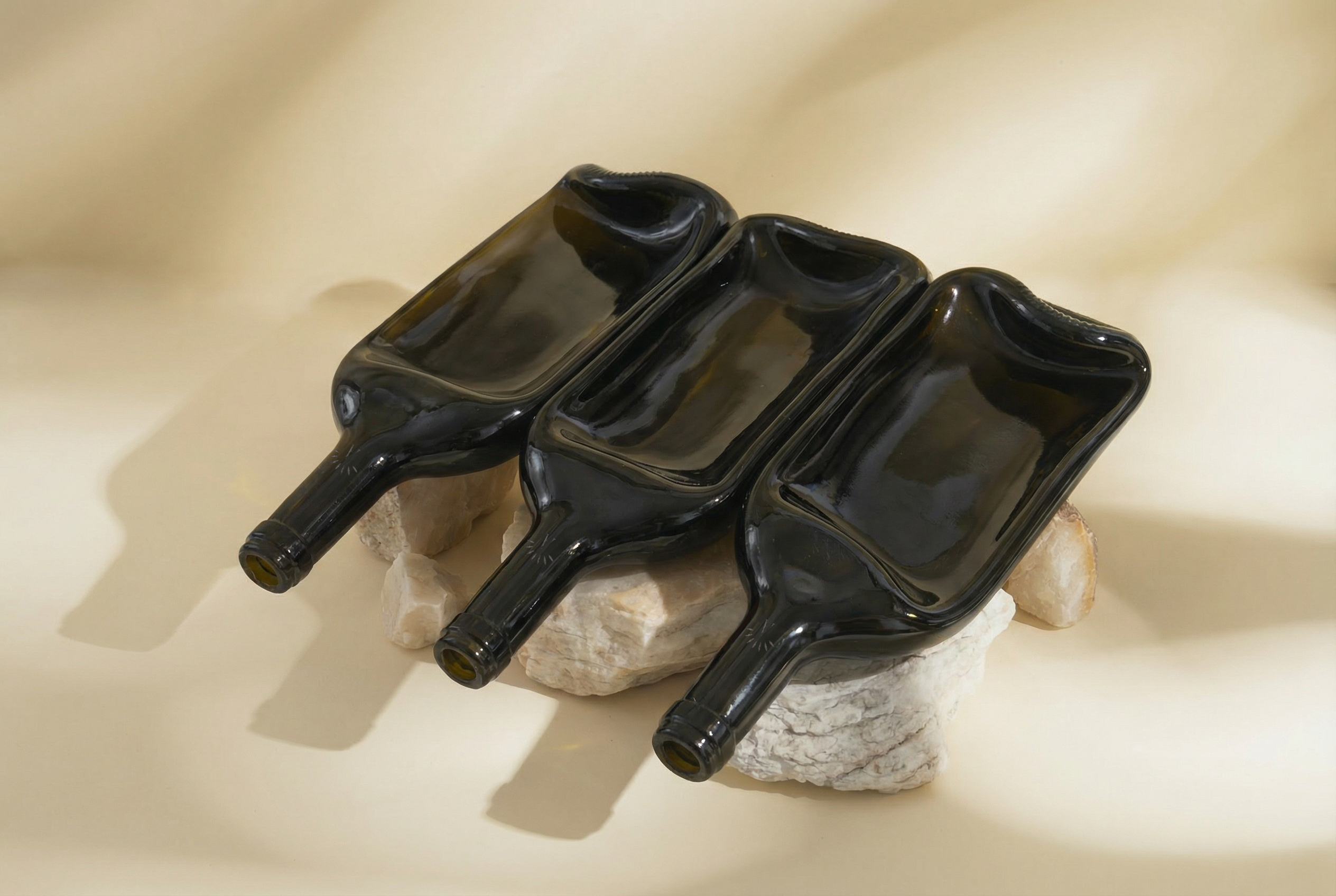 Plateau | Bouteille de vin écrasée